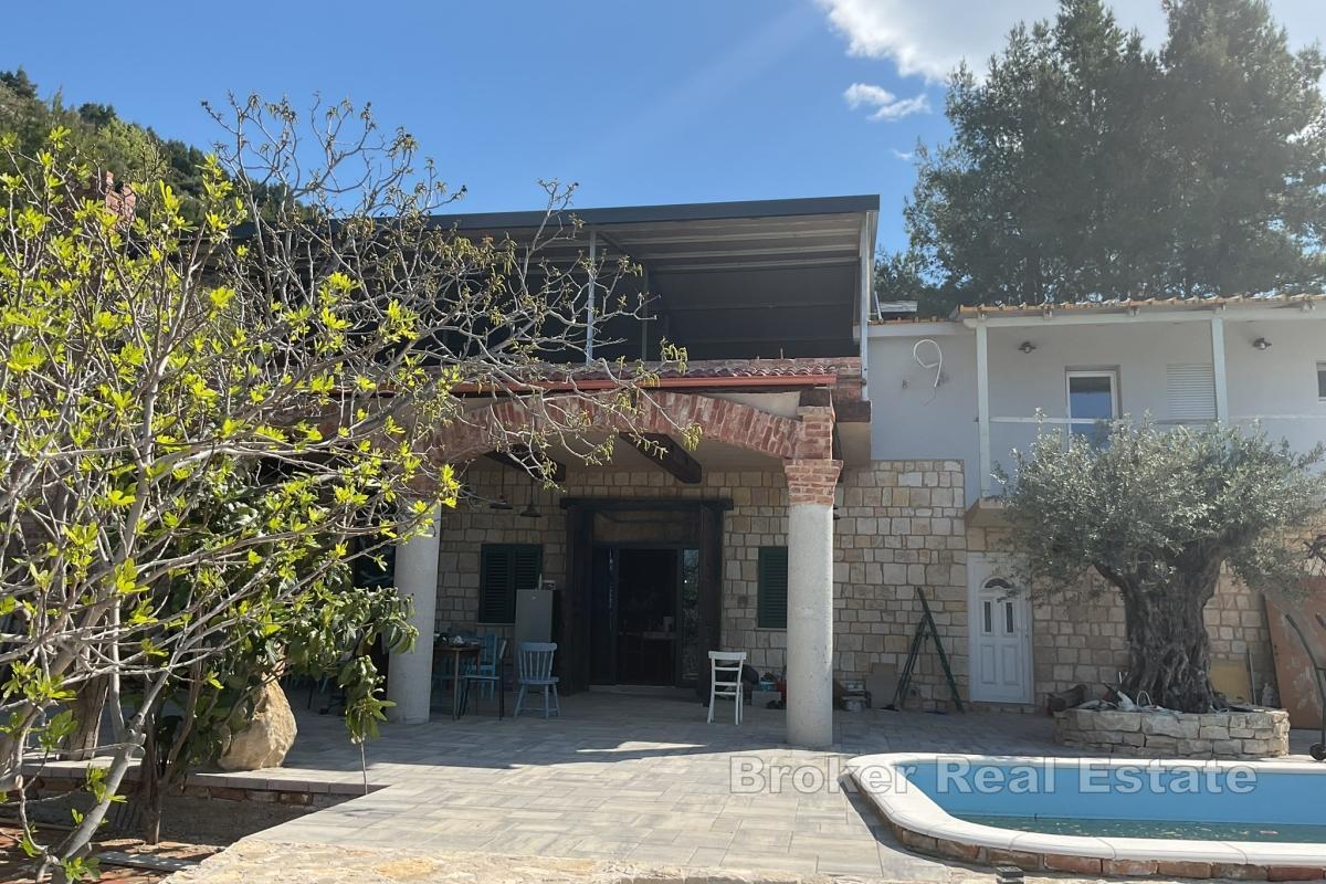 Steinhaus mit offenem Meerblick