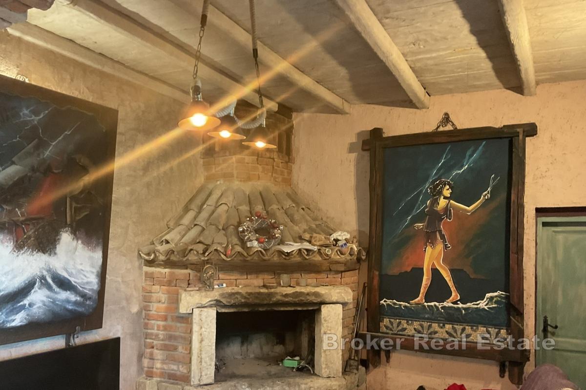 Steinhaus mit offenem Meerblick