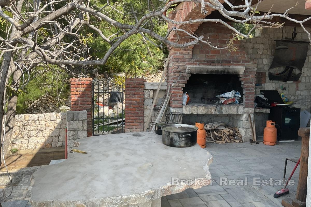 Каменный дом с открытым видом на море