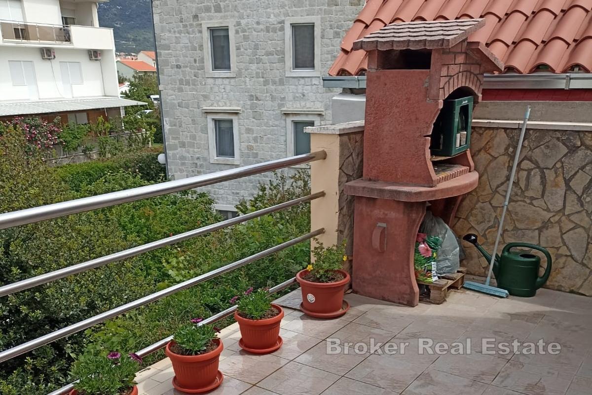 Charmigt familjehus i den historiska stadskärnan, bara 50 meter från havet – till salu