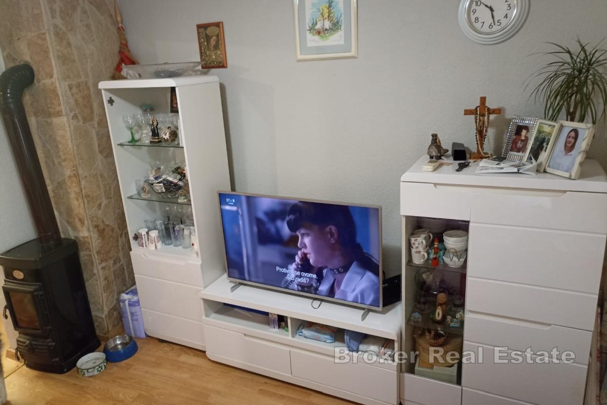 Obiteljska kuća u staroj jezgri, svega 50 metara od mora – na prodaju