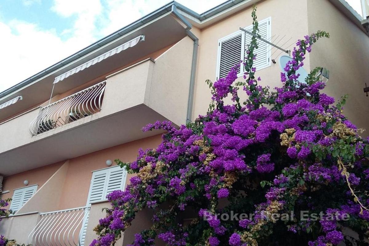 Многоквартирный дом с видом на море