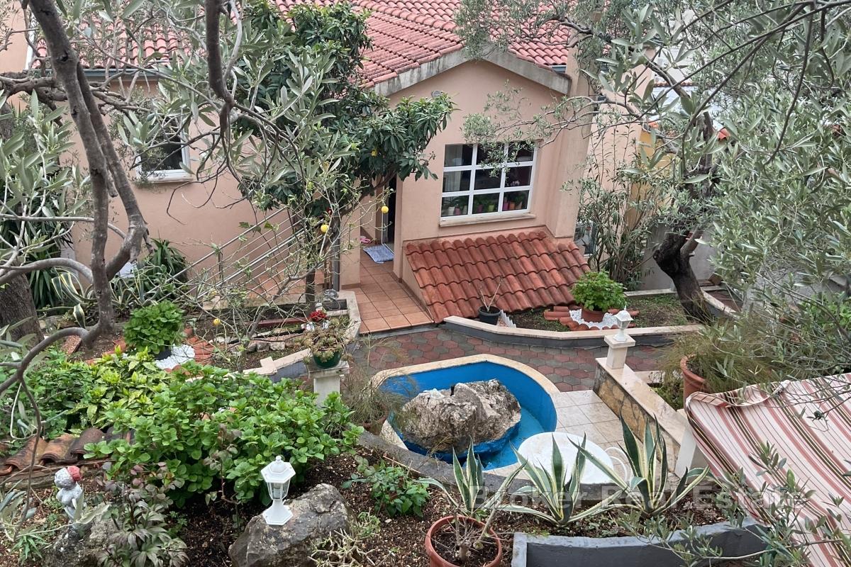 Dom apartamentowy z widokiem na morze