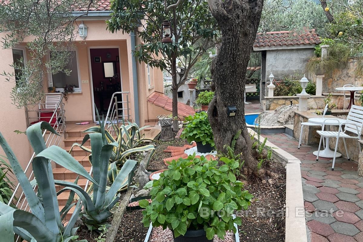 Dom apartamentowy z widokiem na morze
