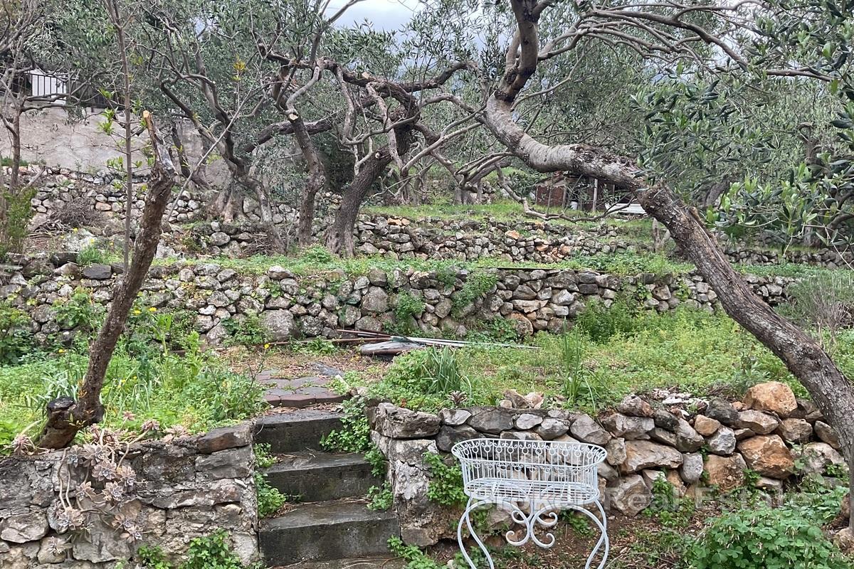 Byggeland med panoramautsikt over havet
