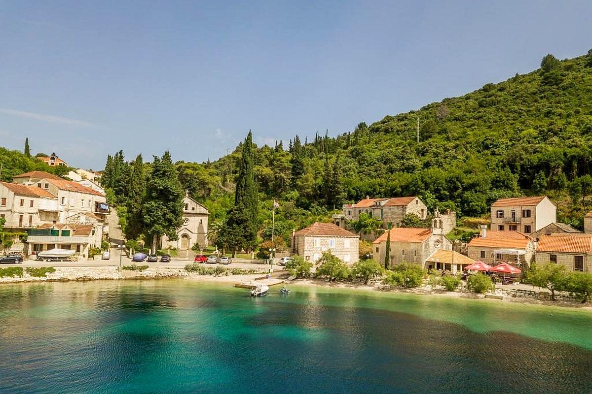 001-2052-35-Korcula-Stone-house-first-row-to-the-sea-for-sale