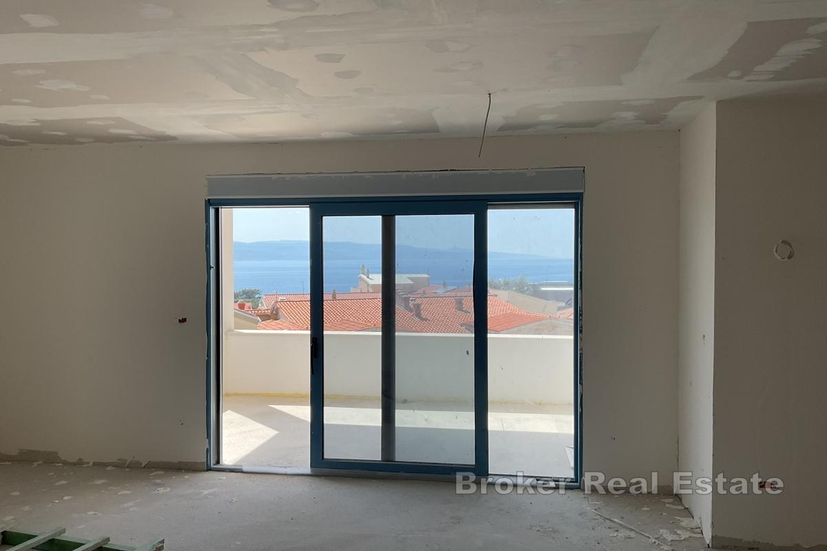 Роскошная двухуровневая квартира в новом доме с видом на море