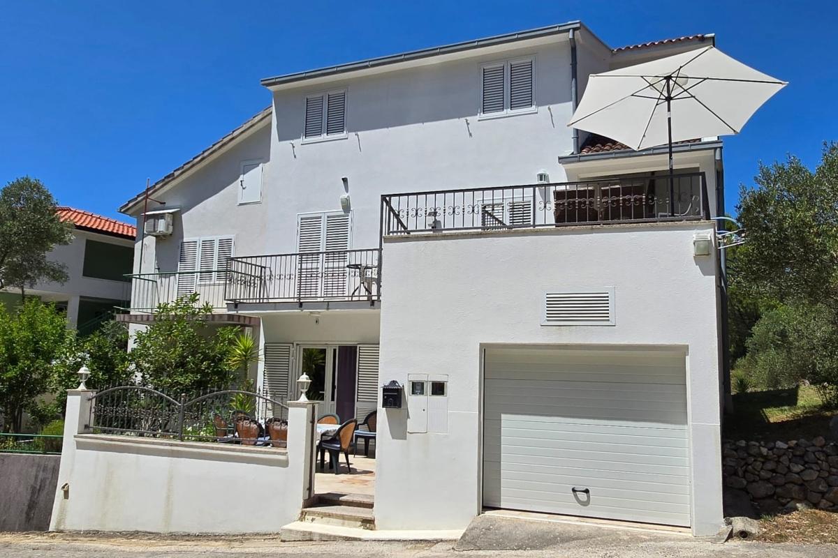 001-2052-39-Makarska-Family-house-with-apartments-for-sale