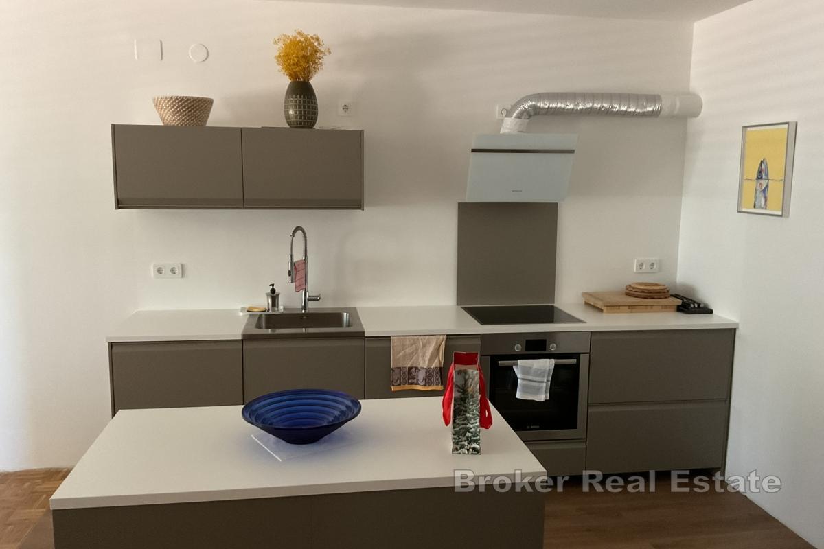 Семейный дом с гаражом в тихом оазисе