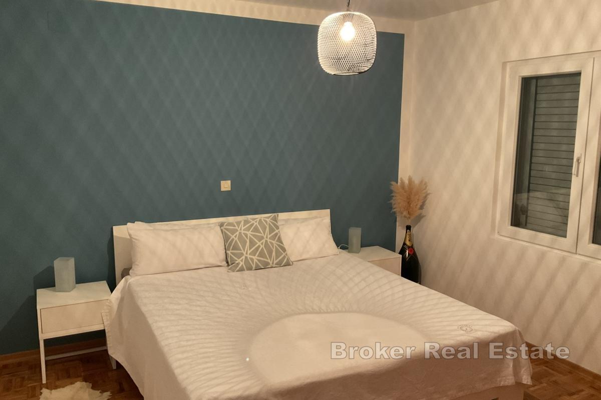 Семейный дом с гаражом в тихом оазисе