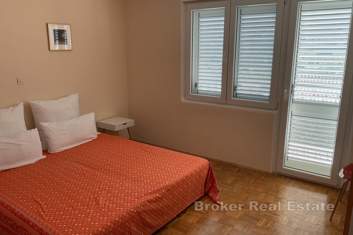 Familjehus med garage i en lugn oas