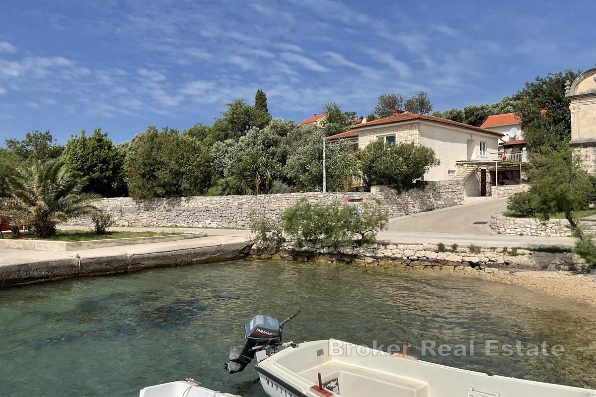 Villa exceptionnelle en première ligne de mer avec un vrai restaurant et bar à vin