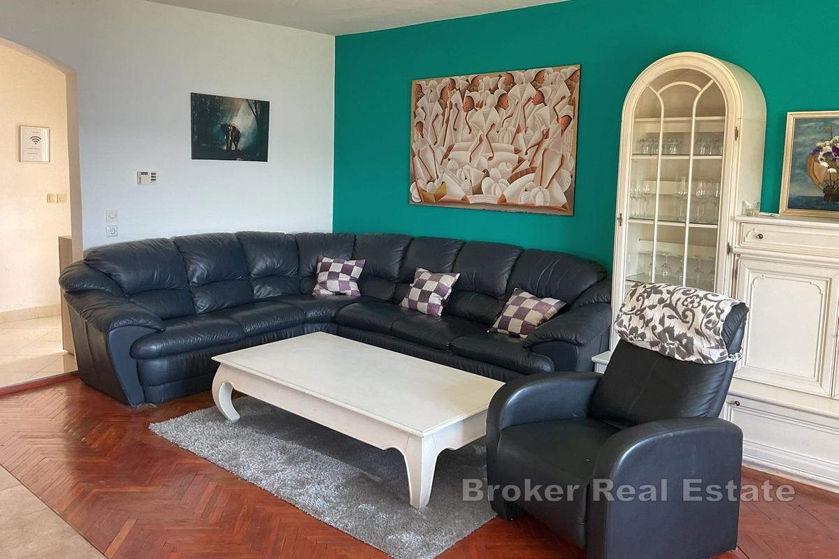 Výjimečná vila v první řadě u moře s opravdovou restaurací a vinárnou