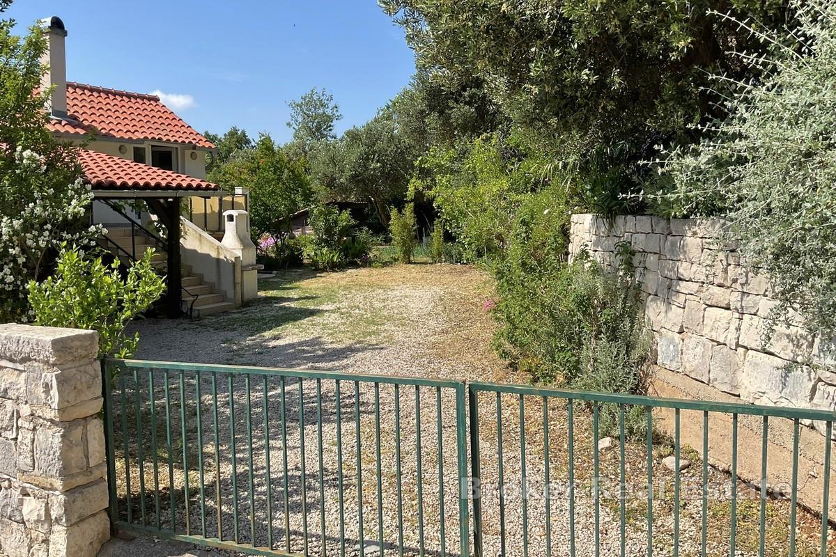 Výjimečná vila v první řadě u moře s opravdovou restaurací a vinárnou