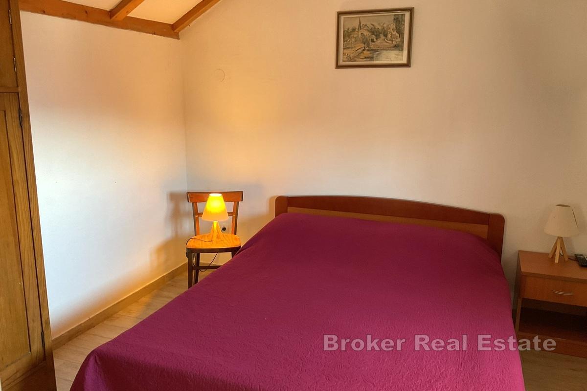 Výjimečná vila v první řadě u moře s opravdovou restaurací a vinárnou