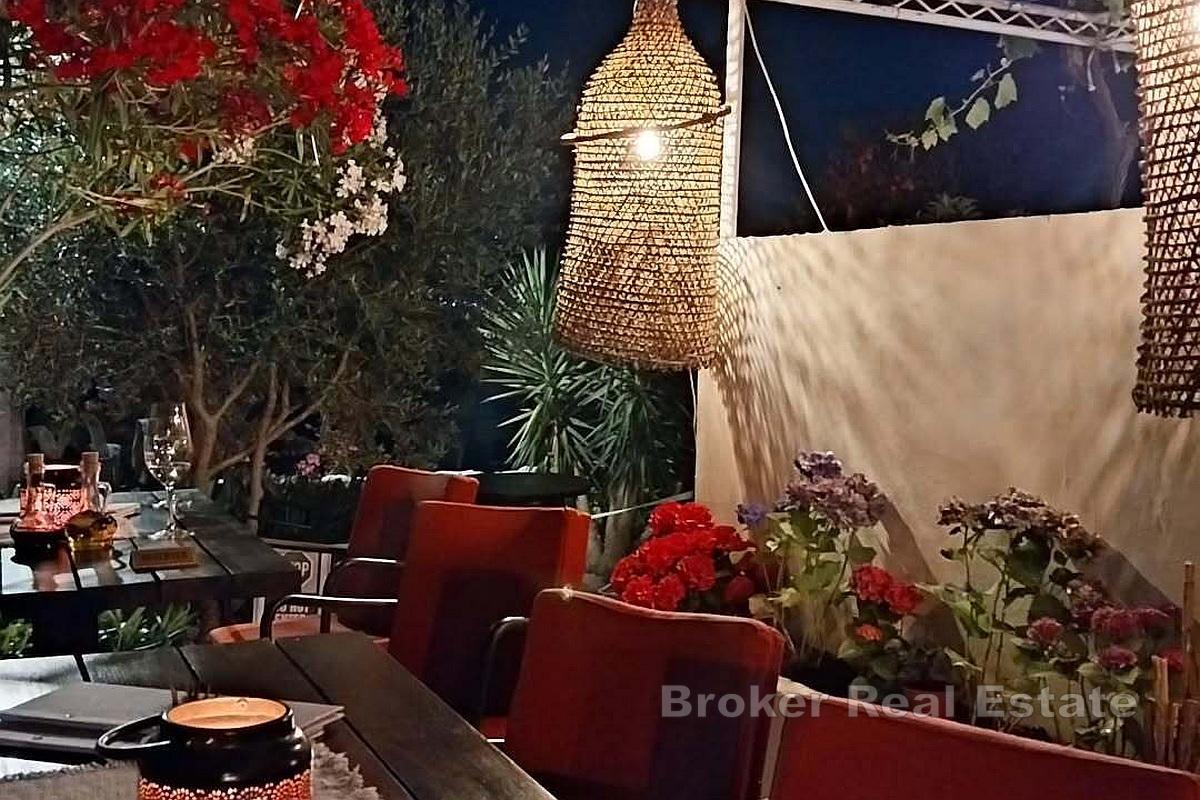 Výjimečná vila v první řadě u moře s opravdovou restaurací a vinárnou