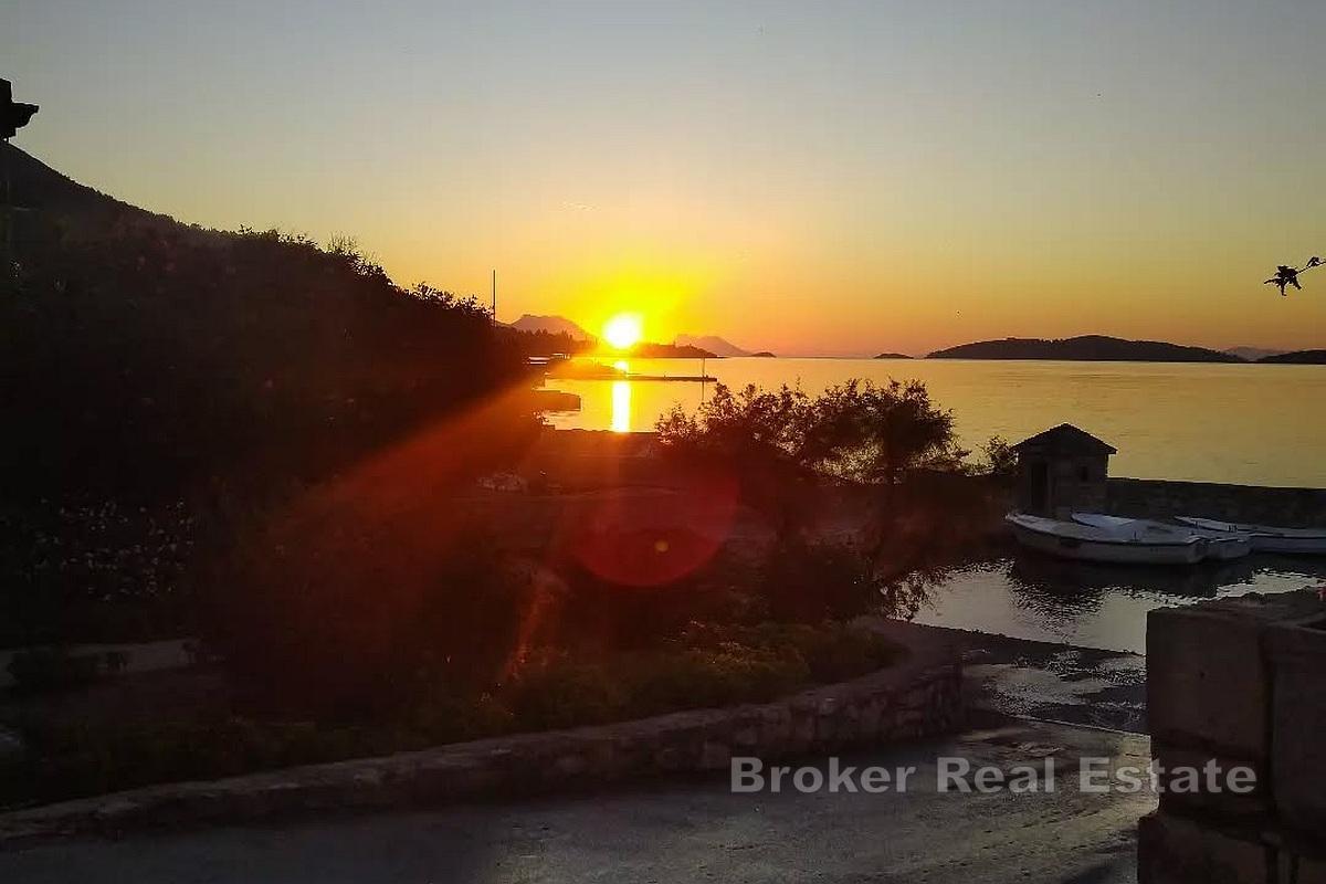 Výjimečná vila v první řadě u moře s opravdovou restaurací a vinárnou