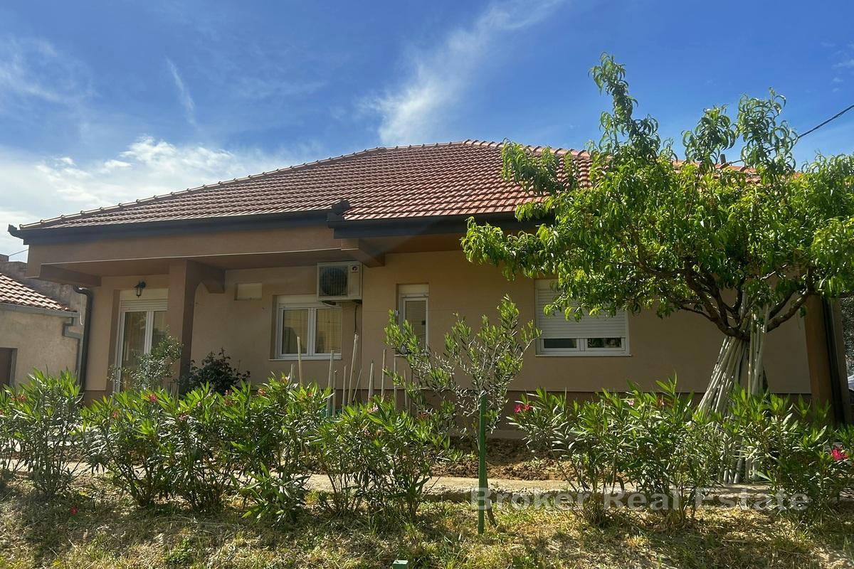 Una casa con garage e giardino in posizione strategica a Spalato