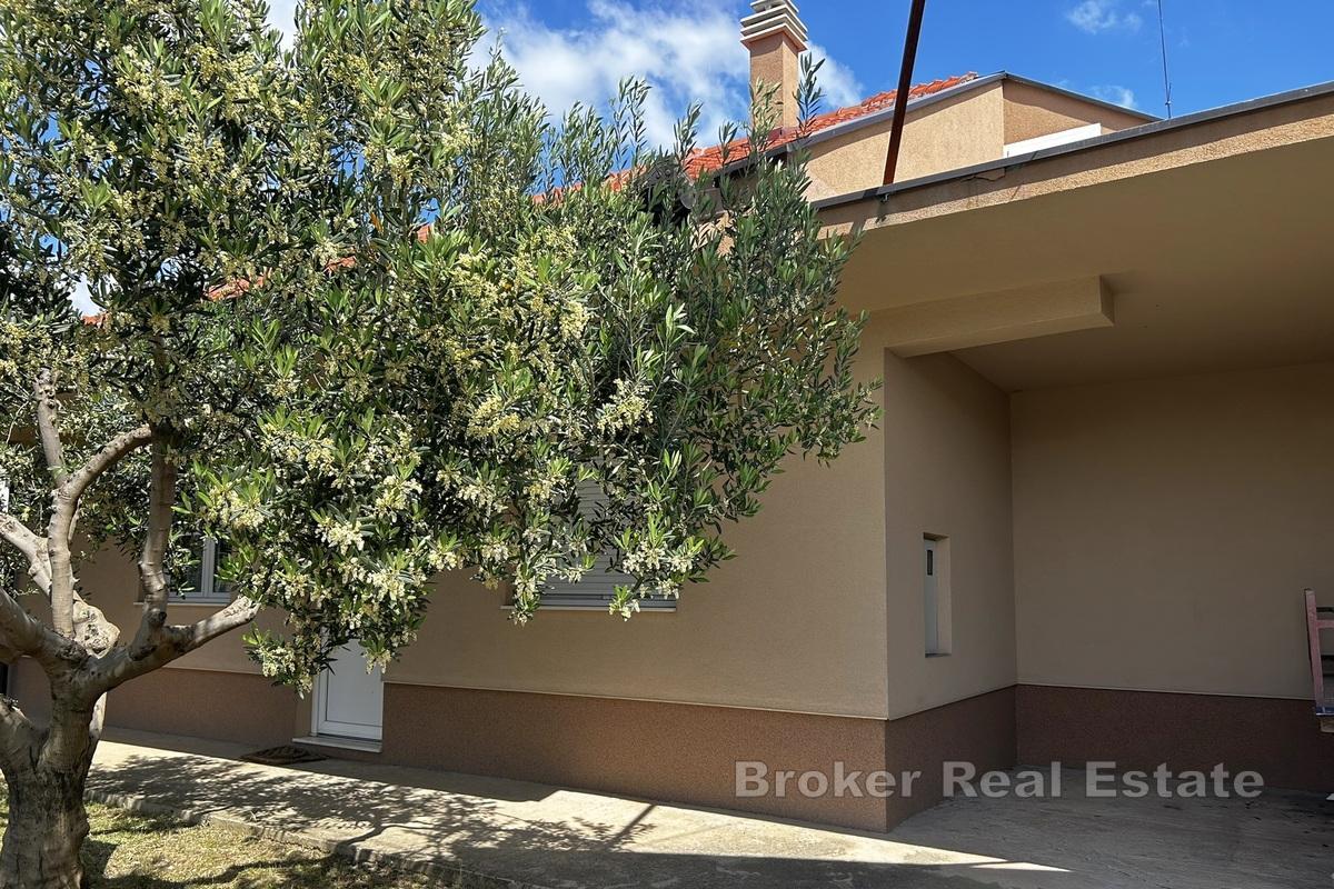 Una casa con garage e giardino in posizione strategica a Spalato