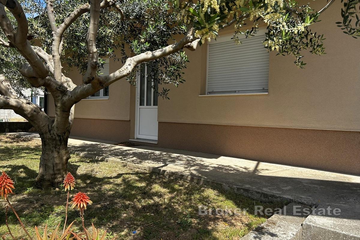 Una casa con garage e giardino in posizione strategica a Spalato