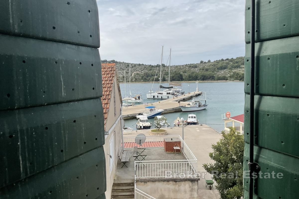 Exkluzivní kamenná vila s panoramatickým výhledem na moře