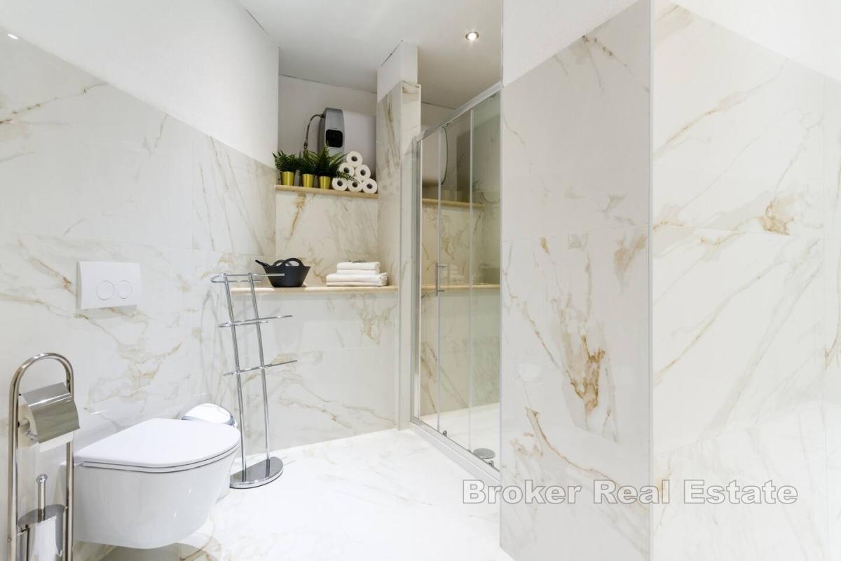 Современные апартаменты в каменной вилле прямо у моря