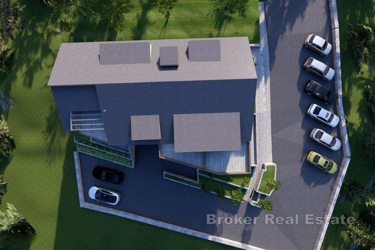 Appartement mansardé dans un immeuble neuf avec vue sur la mer, deuxième rangée de la mer