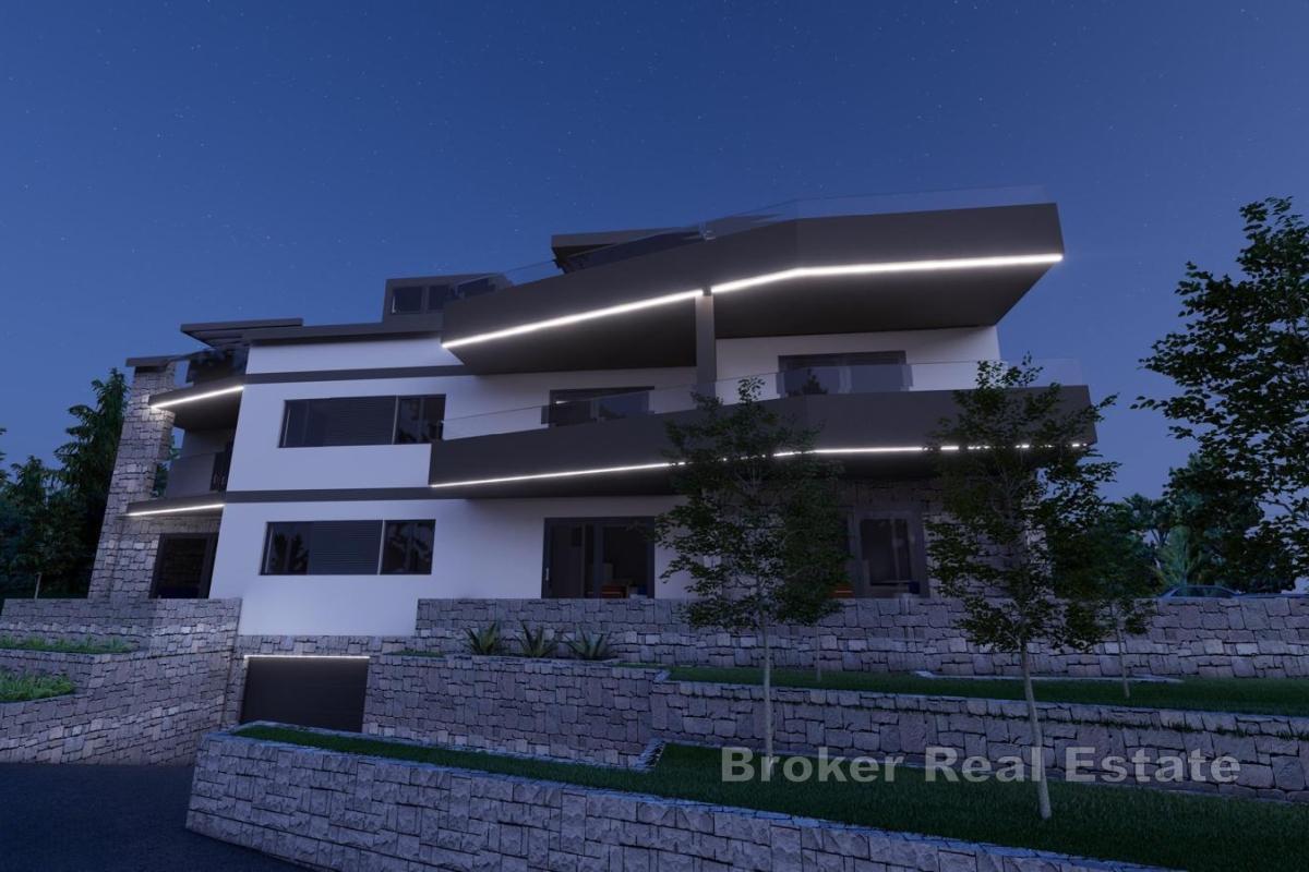 Appartement mansardé dans un immeuble neuf avec vue sur la mer, deuxième rangée de la mer