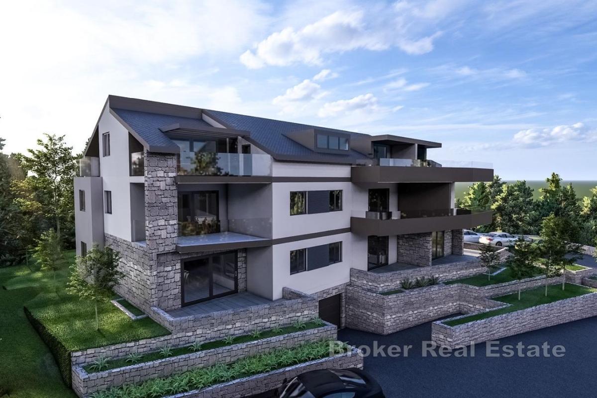 Appartement mansardé dans un immeuble neuf avec vue sur la mer, deuxième rangée de la mer