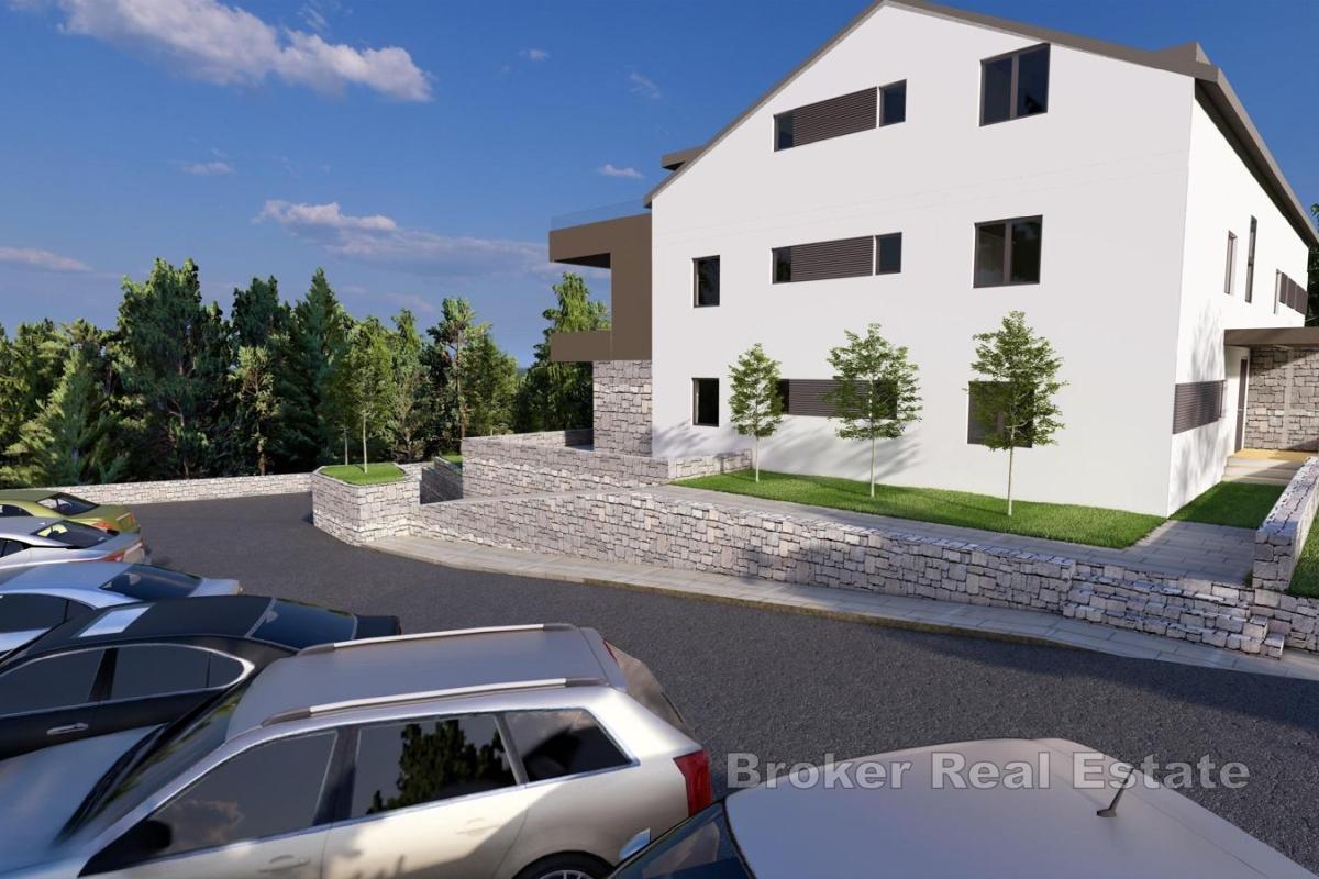 Appartement mansardé dans un immeuble neuf avec vue sur la mer, deuxième rangée de la mer