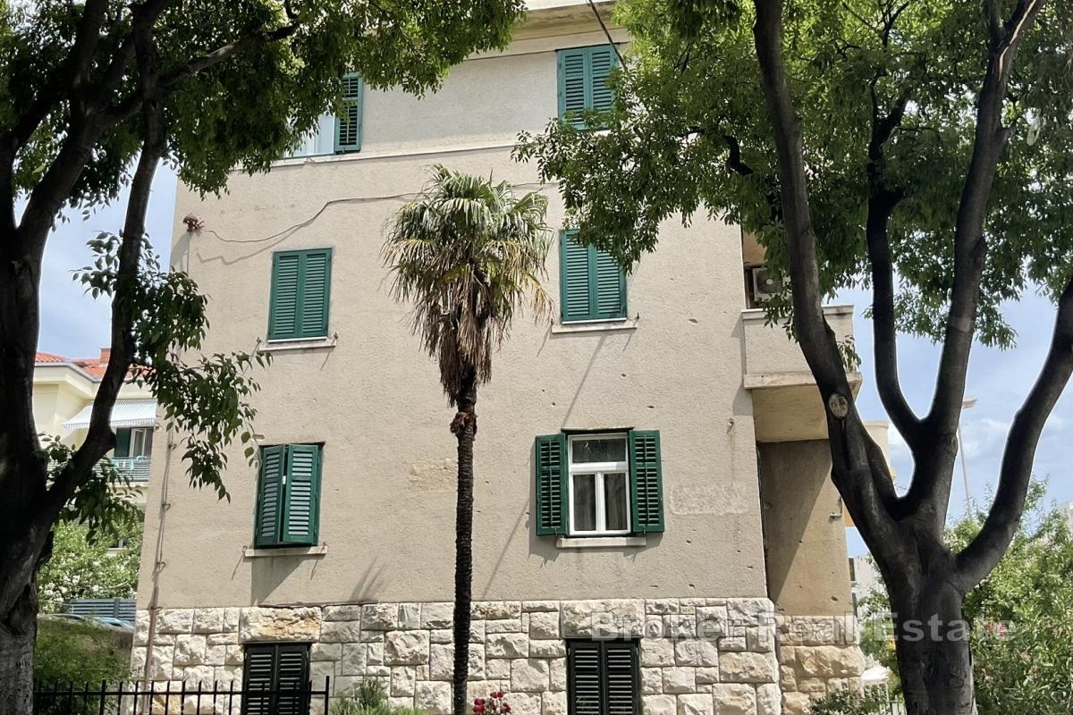 Dwupokojowe mieszkanie w Splicie blisko morza