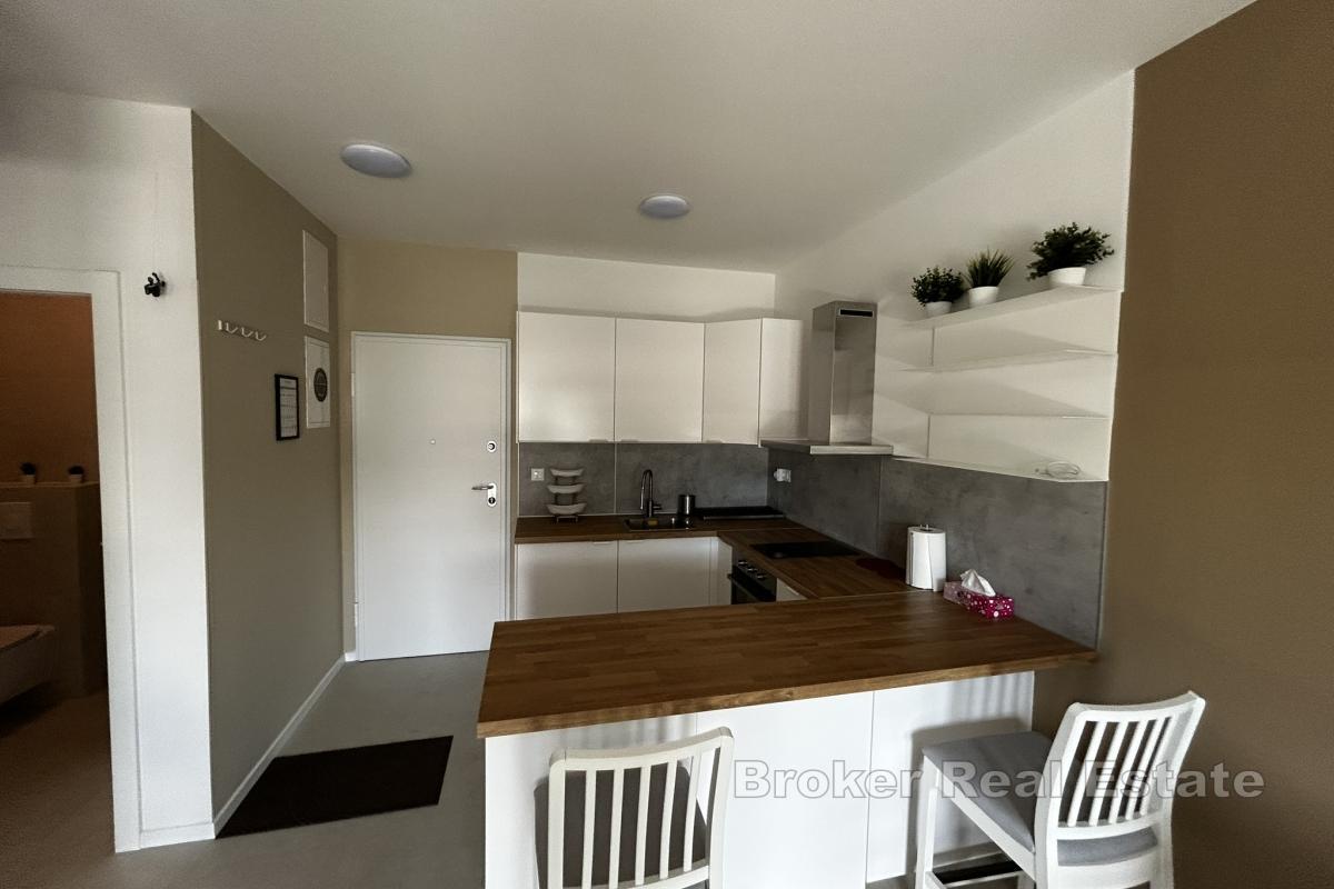 Appartement T2 moderne et récemment rénové avec terrasse et garage