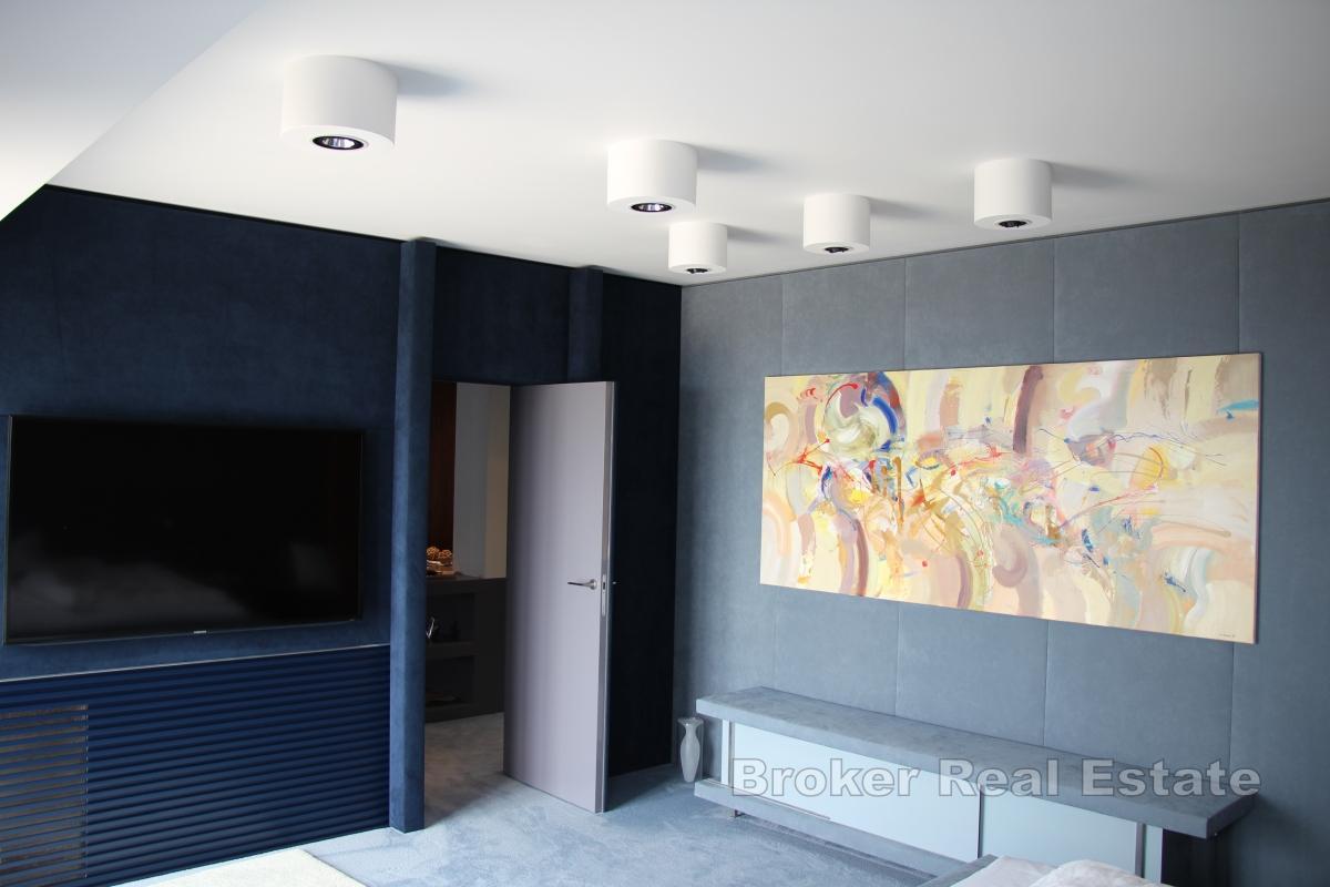 Luxusvilla mit Blick auf die Inseln