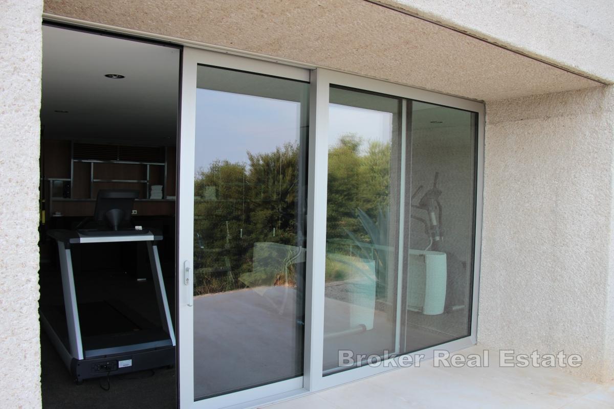 Luxusvilla mit Blick auf die Inseln