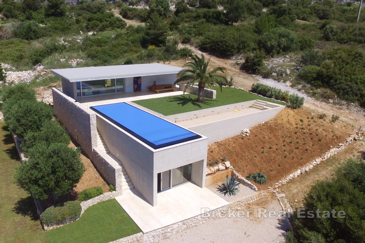 Luxusvilla mit Blick auf die Inseln