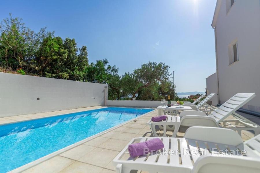 Villa moderne au calme avec vue dégagée sur la mer