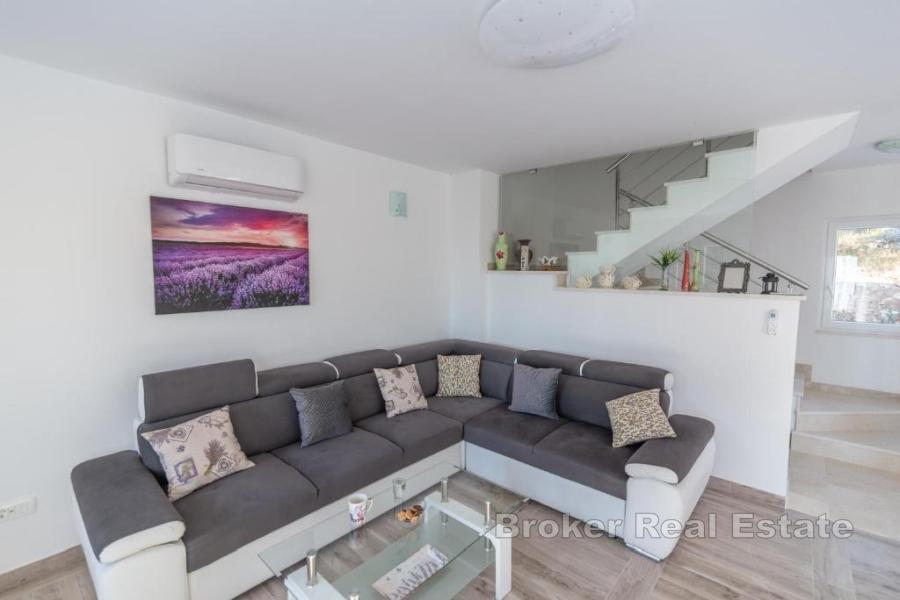 Villa moderne au calme avec vue dégagée sur la mer