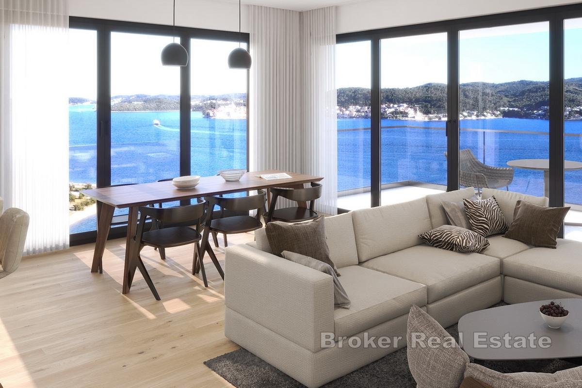 Moderne villa med basseng og havutsikt