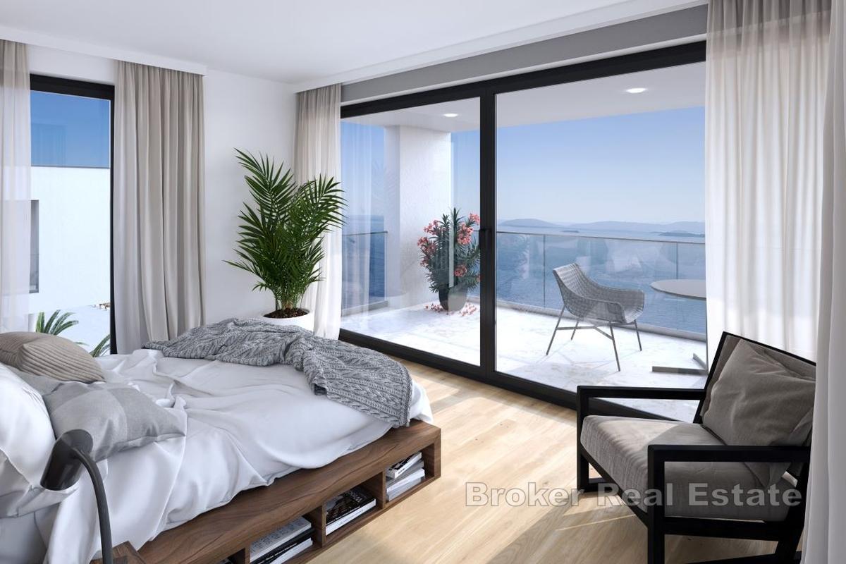 Villa mit Pool und freiem Blick aufs offene Meer