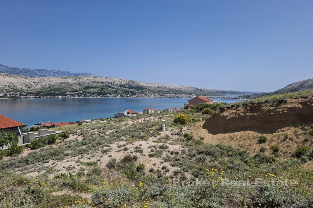 Сельскохозяйственная земля с видом на море