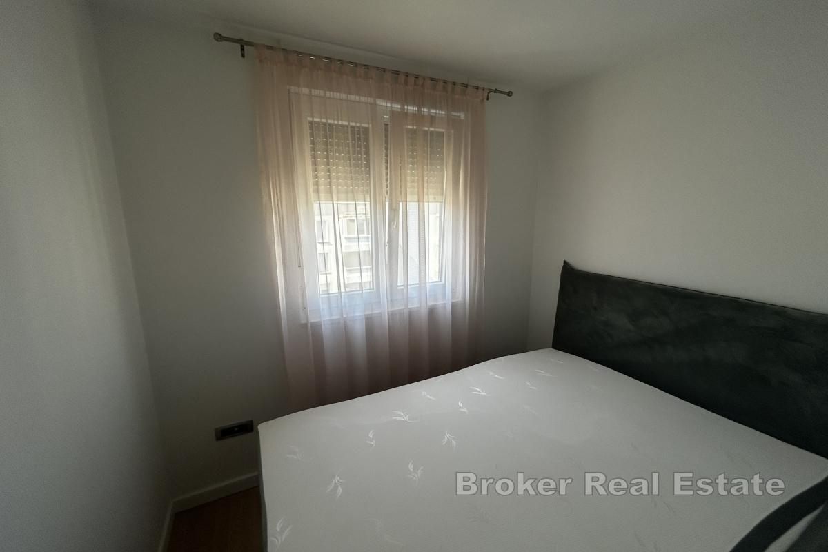 Moderne, frisch renovierte Zwei-Zimmer-Wohnung mit Balkon und Garage