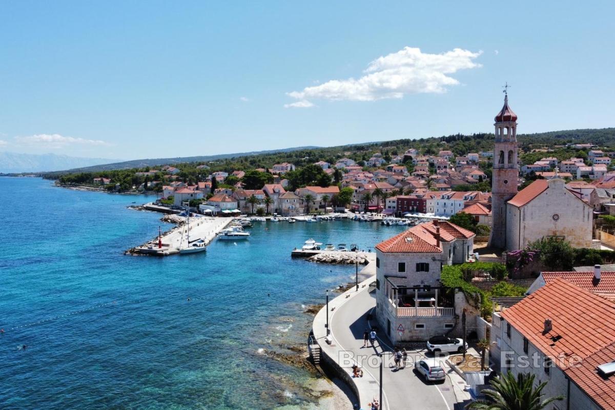 Ackerland mit Meerblick