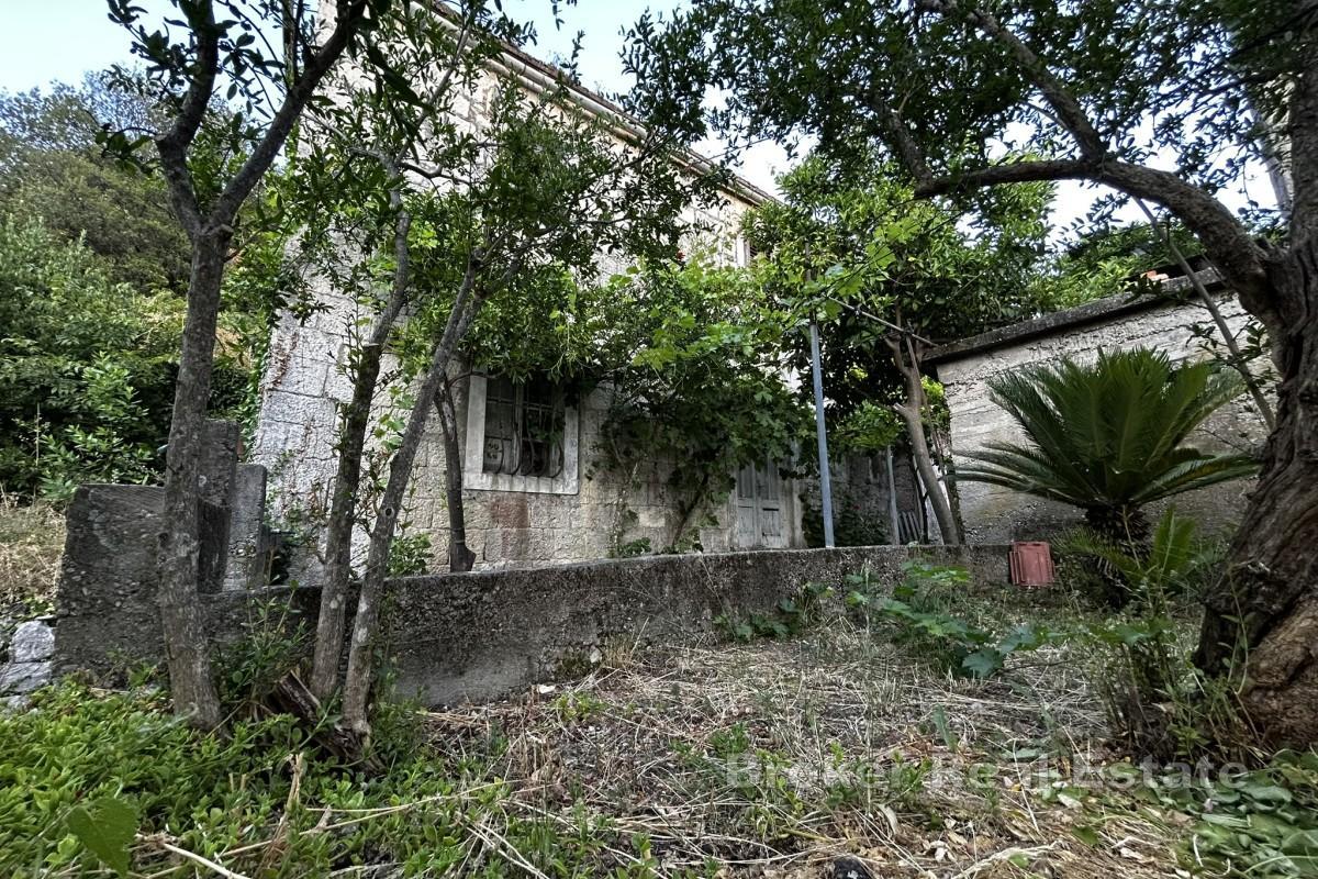 Casa bifamiliare in pietra da ristrutturare