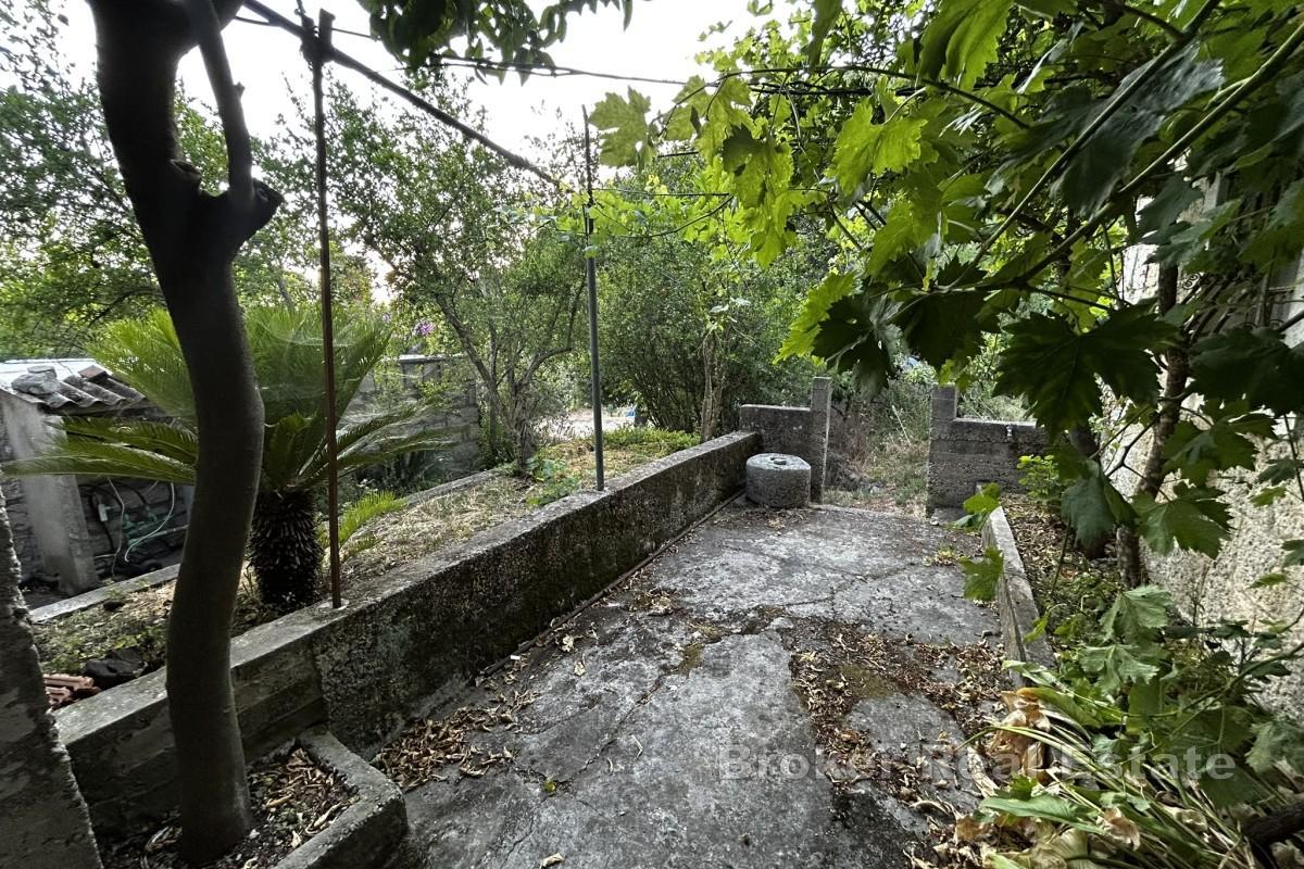 Casa bifamiliare in pietra da ristrutturare