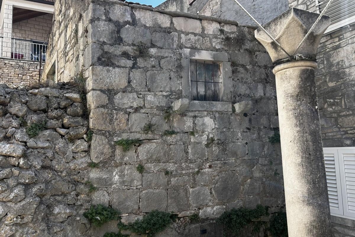 001-2052-68-Korcula-Stone-house-in-the-old-centre-for-sale