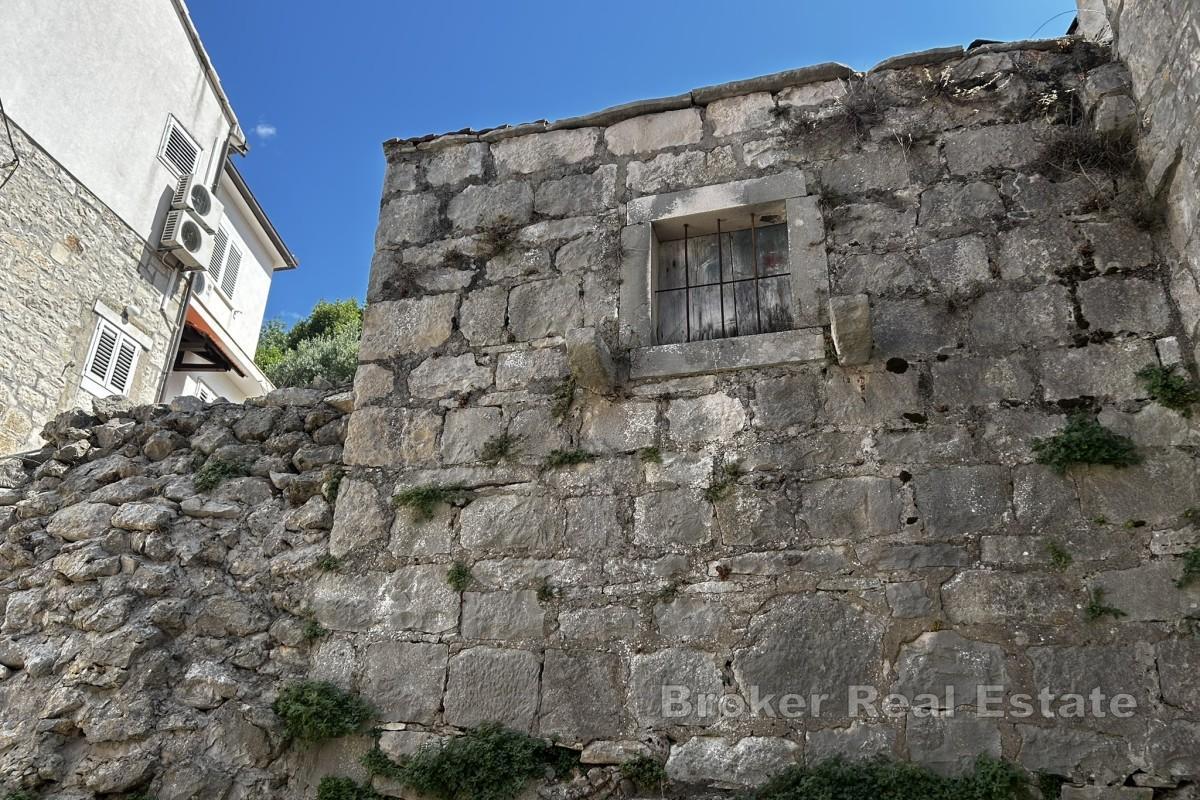 Steinhaus im Zentrum