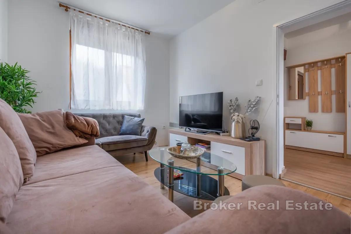 Ampia tenuta con case in pietra