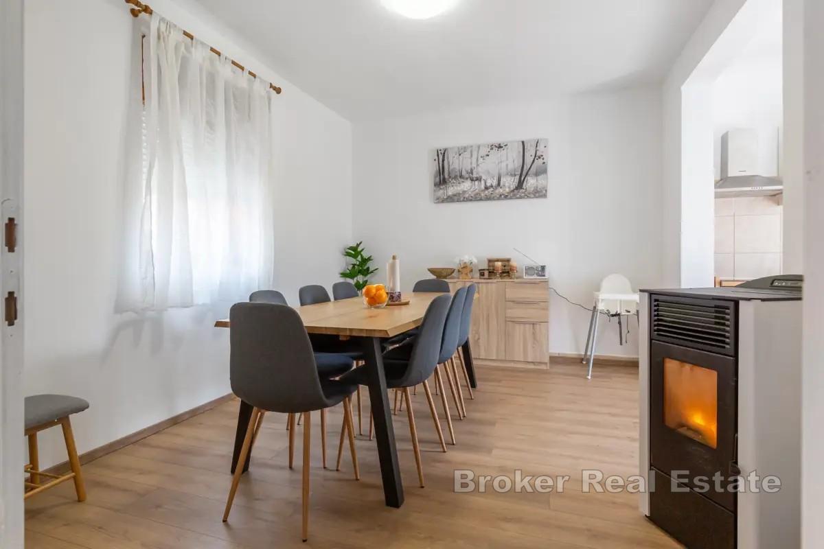 Spacieux domaine avec maisons en pierre