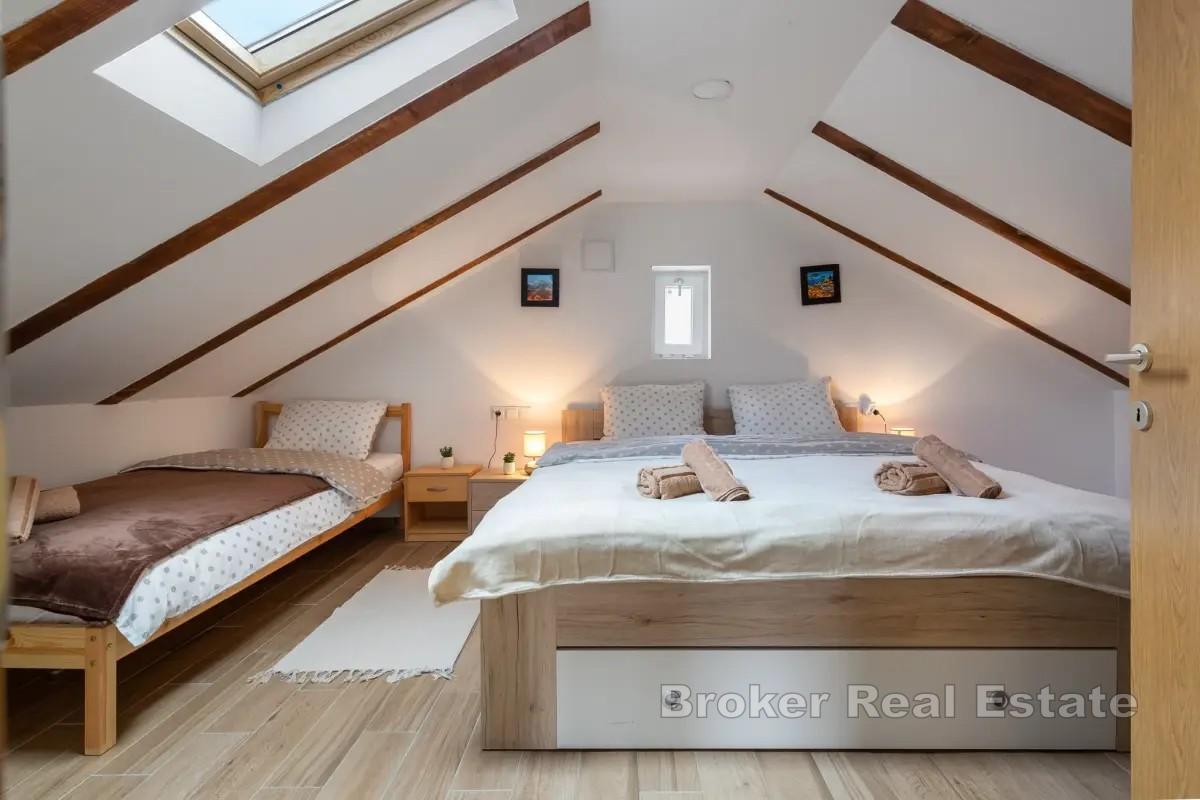 Spacieux domaine avec maisons en pierre