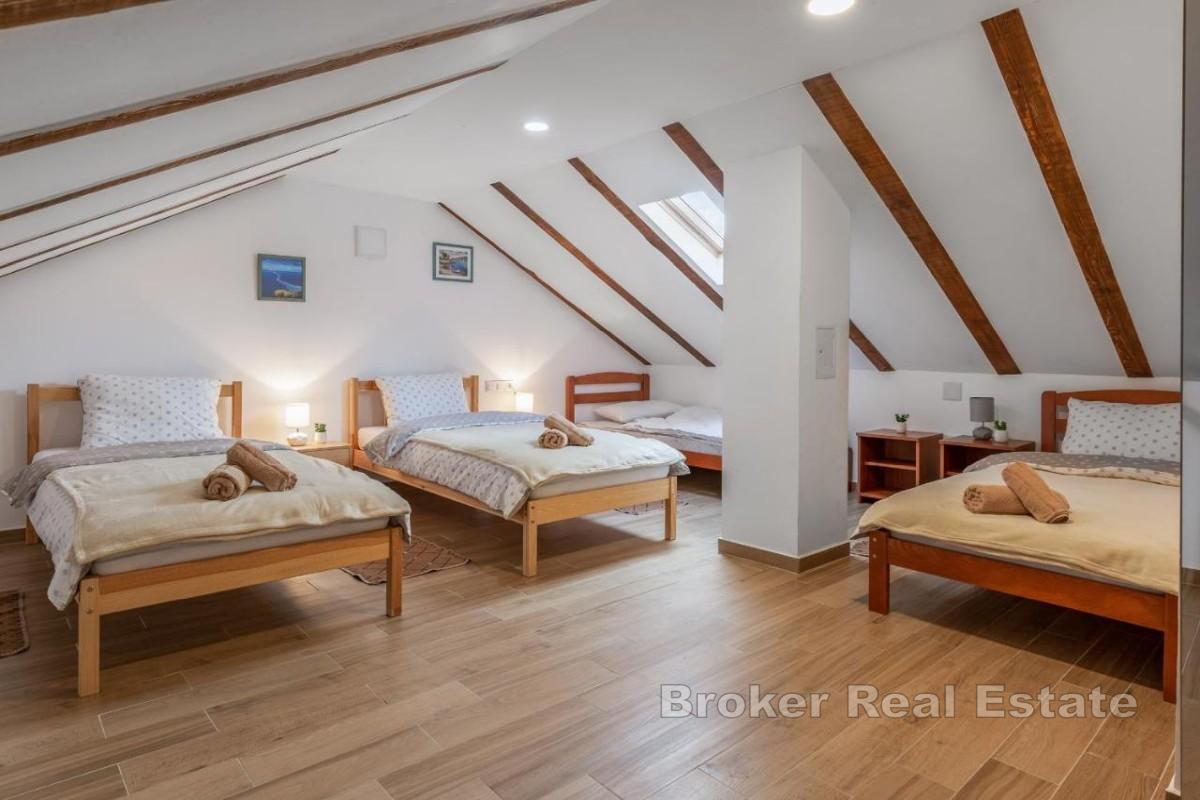 Просторное поместье с каменными домами